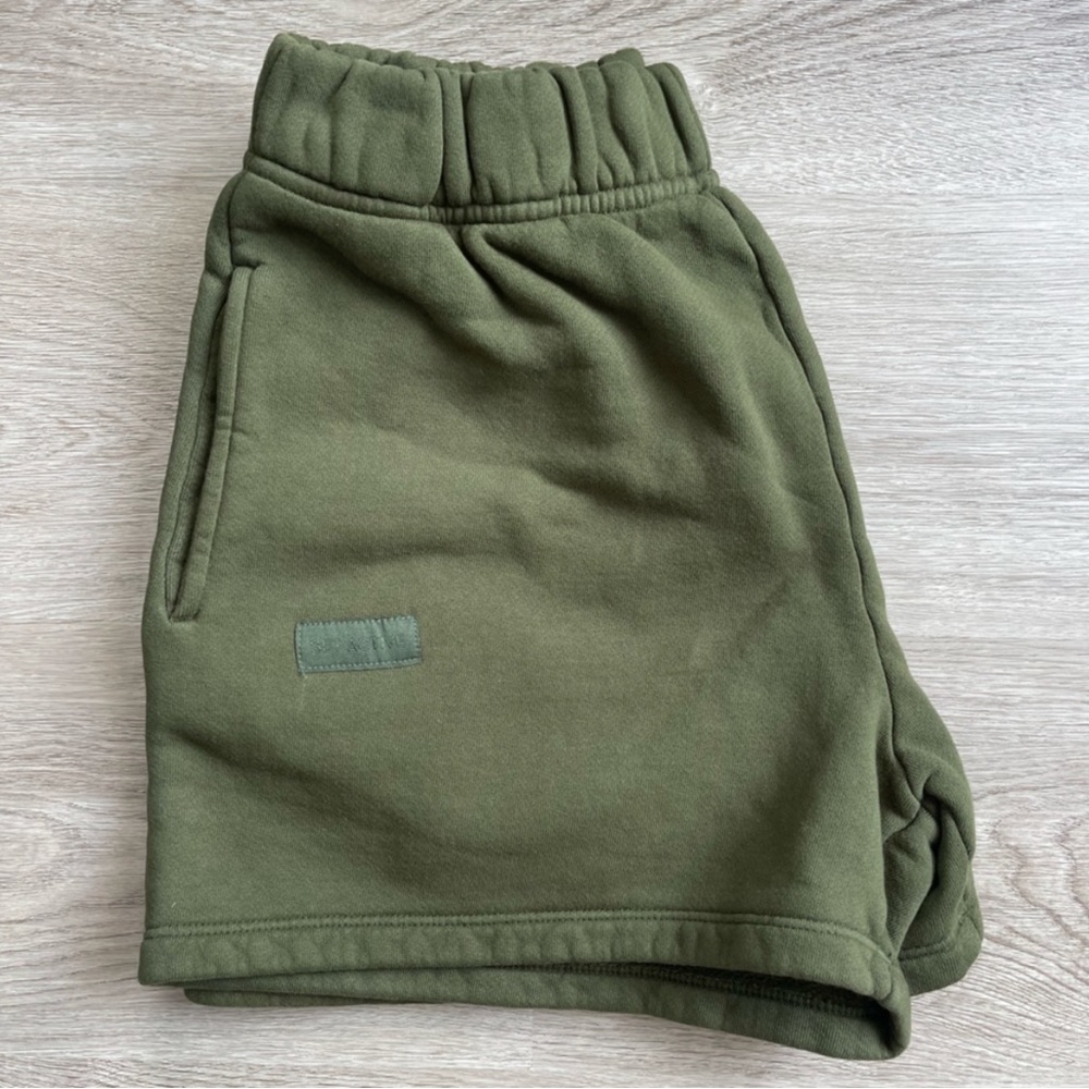 Set active shorts size small